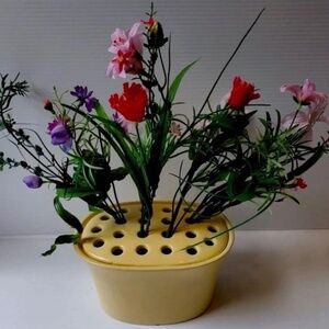 SOUTHERN LIVING 2-PIECE YELLOW FLOWER FROG POT VASE 6”W x 8.25” L x 4” H